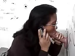 Gloryhole в туалет для азіатського Чик