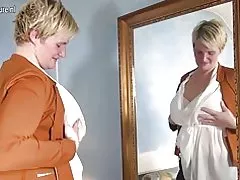 Horny домогосподарка Голландська, граючи зі своєю іграшкою